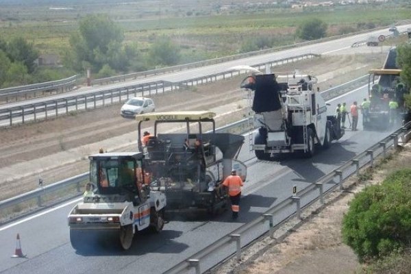 Maquinaria para asfaltar autopistas y carreteras